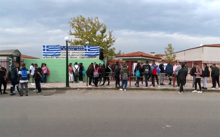 Γιαννιτσά: Κατάληψη σε σχολείο από μαθητές, «απελάστε τους λαθρομετανάστες»