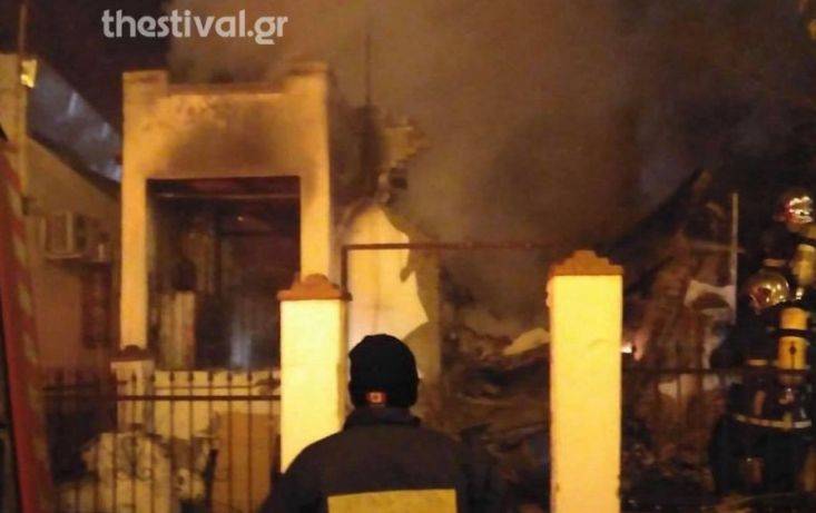 Θεσσαλονίκη: Φωτιά σε εγκαταλελειμμένη οικία στις Συκιές