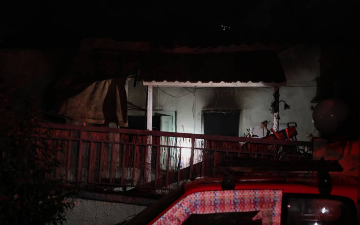 Φωτιά σε μονοκατοικία Χαλάνδρι: Άνδρας ανασύρθηκε χωρίς τις αισθήσεις του