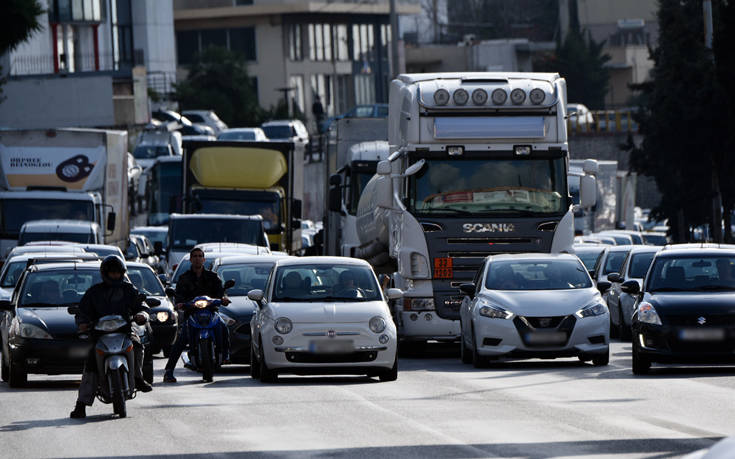 Κίνηση τώρα: Τροχαίο στην άνοδο της Αθηνών &#8211; Λαμίας, ουρές χιλιομέτρων