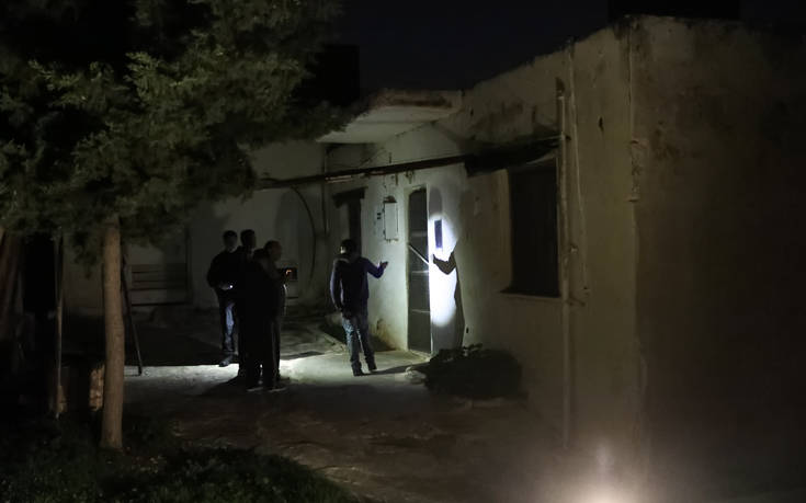 Τραγωδία στα Καλύβια: Οι 4 άντρες ήταν νεκροί από την Τετάρτη – Οι πρώτες εικόνες