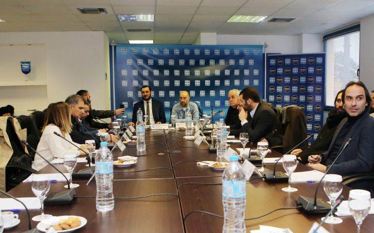 Super League 1: Ο στόχος της επιτροπής που θα συναντηθεί με τους διαιτητές για να… τσουλήσει η μπάλα
