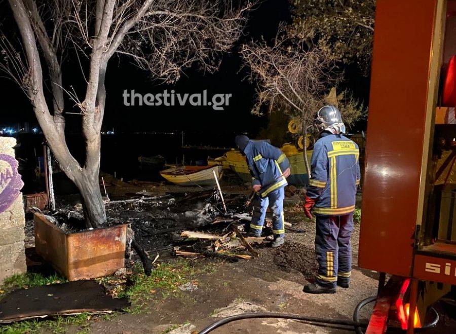 Στις φλόγες τυλίχτηκε ξύλινο παράπηγμα στη Θεσσαλονίκη