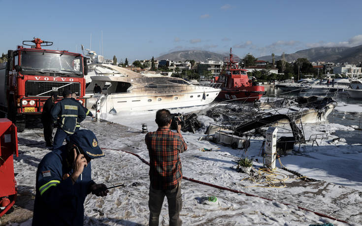 Ο δυσεπίλυτος γρίφος της ΕΛ.ΑΣ.: Κάποιοι θέλουν να κάψουν ζωντανά νεαρά καλλίγραμμα μοντέλα