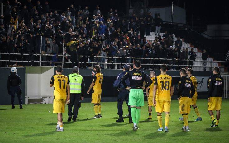 Αποδοκιμασίες στους παίκτες της ΑΕΚ και στο αεροδρόμιο