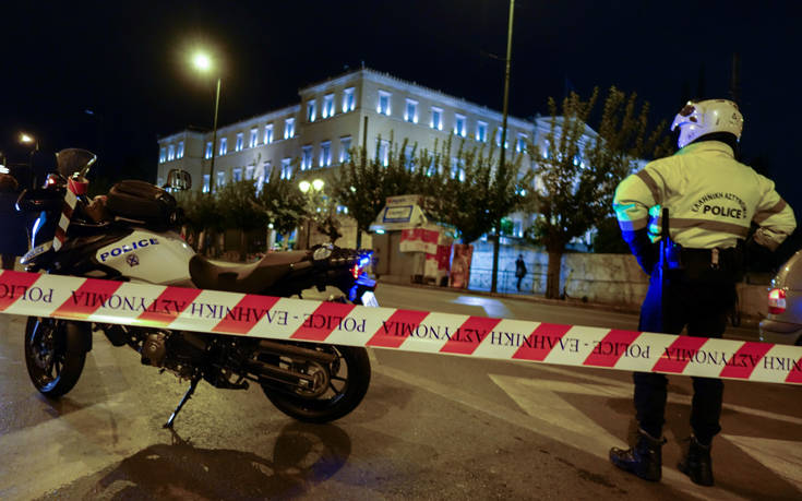 Συγκέντρωση καλλιτεχνών: Αποκαταστάθηκε η κυκλοφορία στη λεωφόρο Βασιλίσσης Αμαλίας &#8211; παραμένει κλειστή η Πανεπιστήμιου