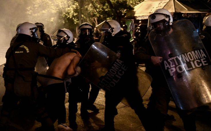 ΣΥΡΙΖΑ για Χρυσοχοΐδη: Συνεχόμενα κρούσματα αστυνομίας βίας, αντιφατικές κινήσεις πανικού
