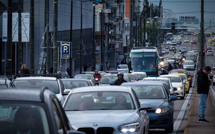 Αυξήθηκαν κατά 7,7% οι εκδόσεις αδειών κυκλοφορίας αυτοκινήτων τον Φεβρουάριο