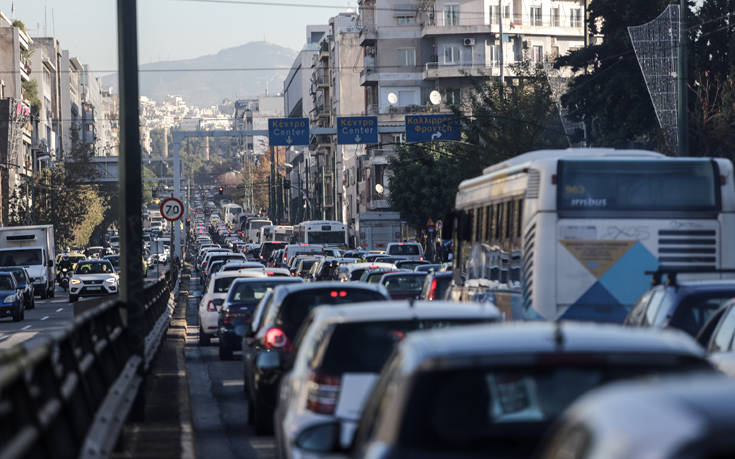 Αριθμοί που προβληματίζουν: Οι Έλληνες χάνουν 36 ώρες τον χρόνο λόγω&#8230; μποτιλιαρίσματος