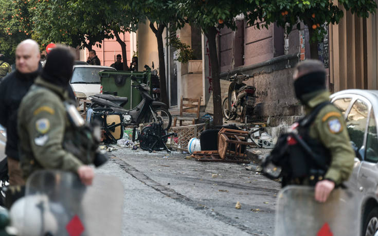 Κουκάκι: 14 προσαγωγές καταληψιών και πολιτών στην τριπλή επιχείρηση της ΕΛ.ΑΣ