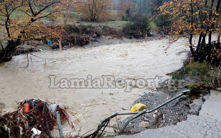 Κακοκαιρία Διδώ: Εικόνες καταστροφής στη Βόρεια Εύβοια, παρασύρθηκαν αυτοκίνητα