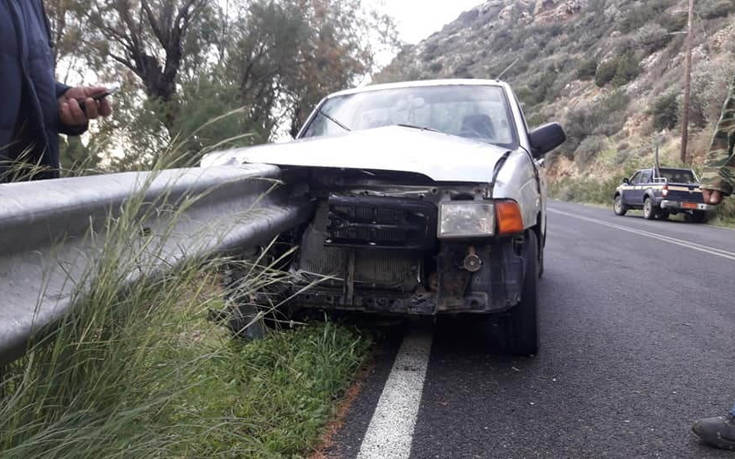 Τροχαίο στην Κρήτη: Οι μπάρες τρύπησαν αυτοκίνητο στην Ιεράπετρα