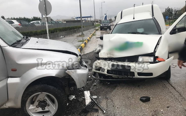 Λαμία: Σφοδρή σύγκρουση αυτοκινήτων με τραυματίες