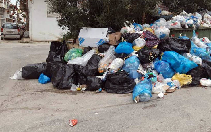 Γεμίζουν με σκουπίδια οι κάδοι στη Ζάκυνθο