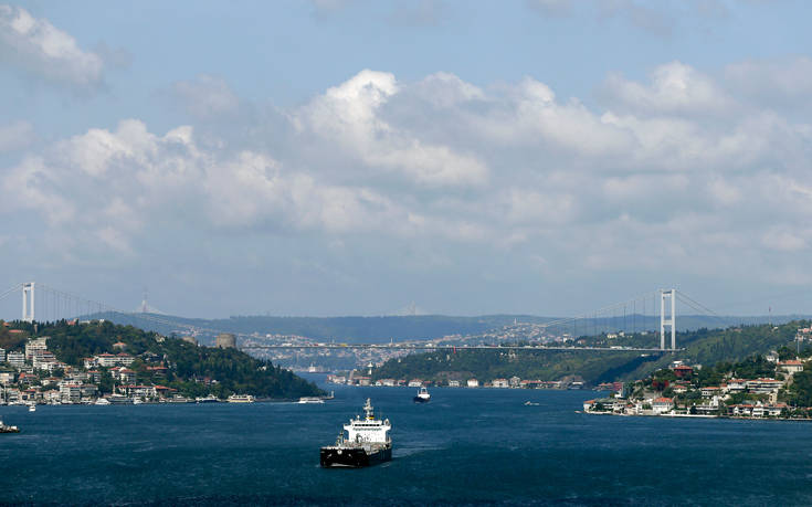 «Όχι» της Τουρκίας στη διέλευση ρωσικών πολεμικών πλοίων από τον Βόσπορο