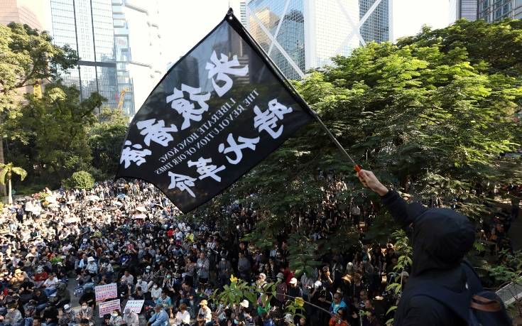 Η Κίνα απειλεί τη Βρετανία για το Χονγκ Κονγκ