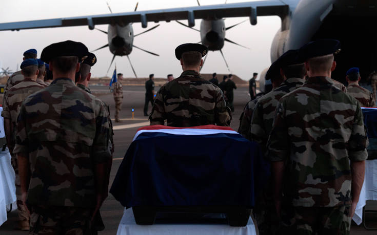 Υπέρ της στρατιωτικής επιχείρησης στο Μαλί η πλειοψηφία των Γάλλων παρά την τραγωδία