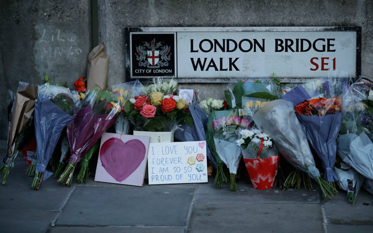 Φόρος τιμής στους δύο νεκρούς από την επίθεση στη Γέφυρα του Λονδίνου