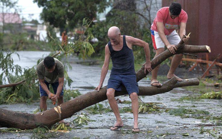 Φιλιππίνες: Τουλάχιστον 16 νεκρούς αφήνει πίσω του ο τυφώνας Φανφόν