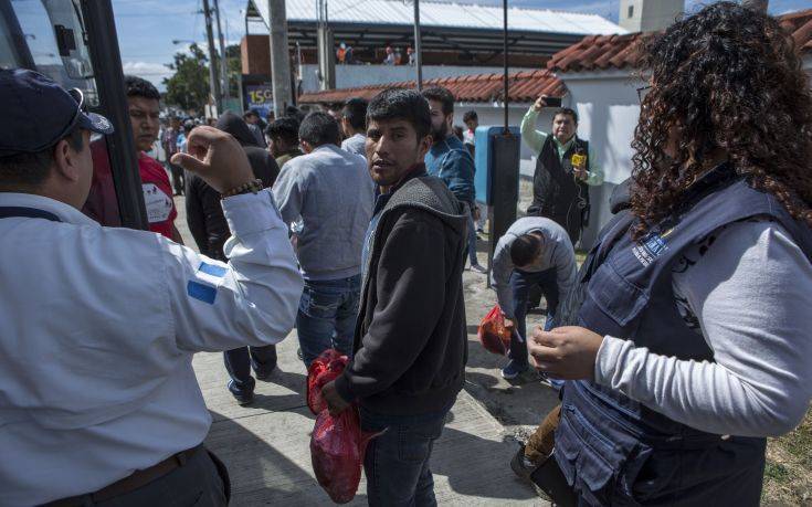 «Μπλόκο» και απέλαση στη Γουατεμάλα για 3.400 μετανάστες από την Ονδούρα