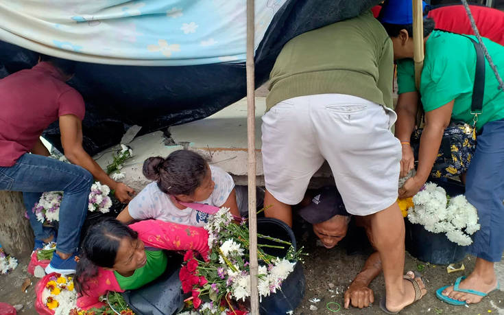 Φιλιππίνες: Σωστικά συνεργεία ψάχνουν για επιζώντες στα συντρίμμια εμπορικού κέντρου