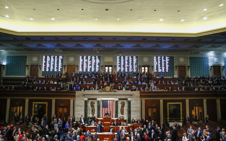 ΗΠΑ: Ορκίζονται τρεις γερουσιαστές των Δημοκρατικών, 50-50 οι έδρες στη Γερουσία