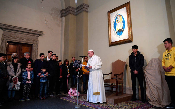 Πρόσφυγες από τη Λέσβο είδε ο Πάπας Φραγκίσκος – Newsbeast