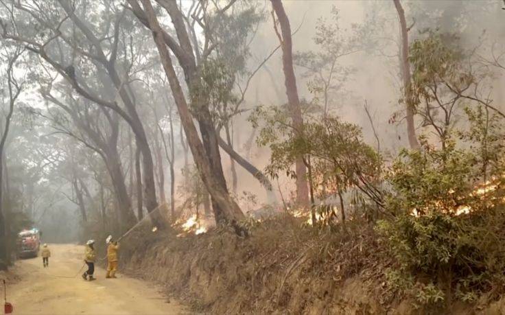 Αυστραλία: Συνεχίζεται η μάχη των πυροσβεστών με τις φλόγες και τα Χριστούγεννα