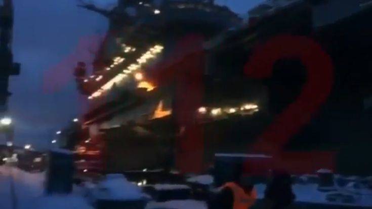 Φωτιά σε ρωσικό αεροπλανοφόρο: Ένας άνθρωπος αγνοείται, έξι τραυματίστηκαν