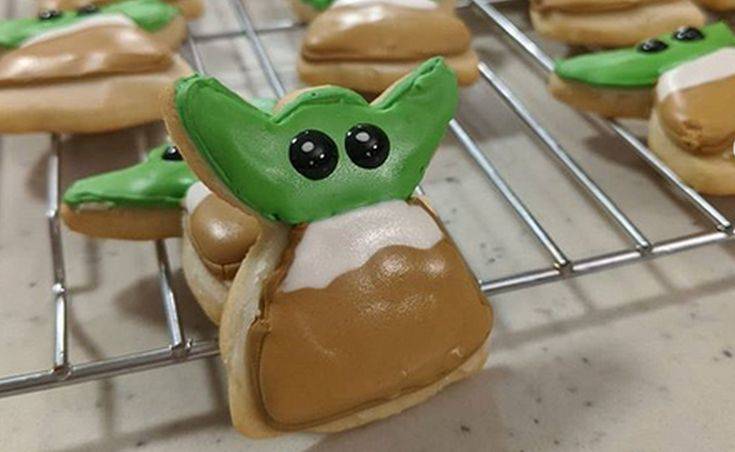 Μπισκοτάκια «baby Yoda» για τις γιορτές