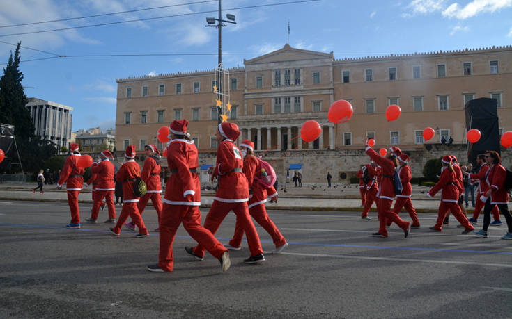Το 6ο Santa Run έφερε τα Χριστούγεννα στην Αθήνα