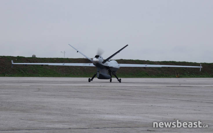 Αμερικανικό drone εντυπωσιάζει πάνω από την αεροπορική βάση της Λάρισας