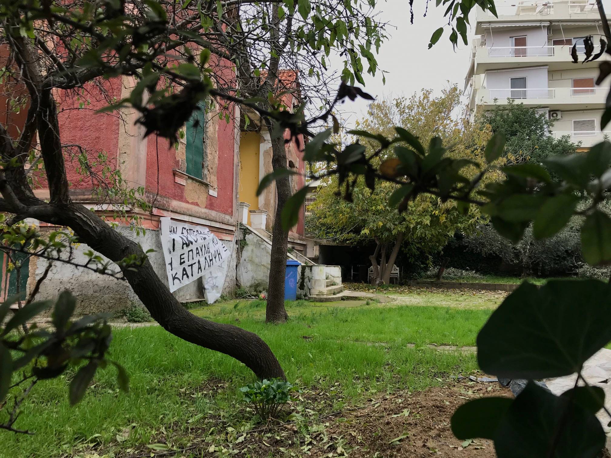Αντιεξουσιαστές ανακατέλαβαν την έπαυλη Κουβέλου στο Μαρούσι
