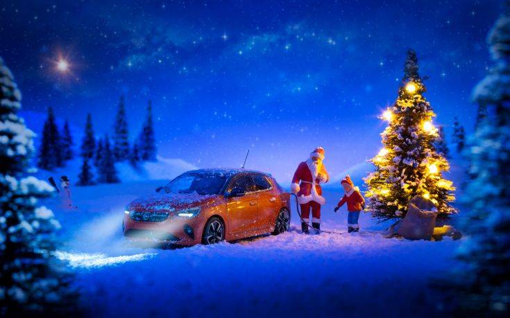 Το ηλεκτρικό Corsa-e κρατά αναμμένα τα φώτα των Χριστουγέννων