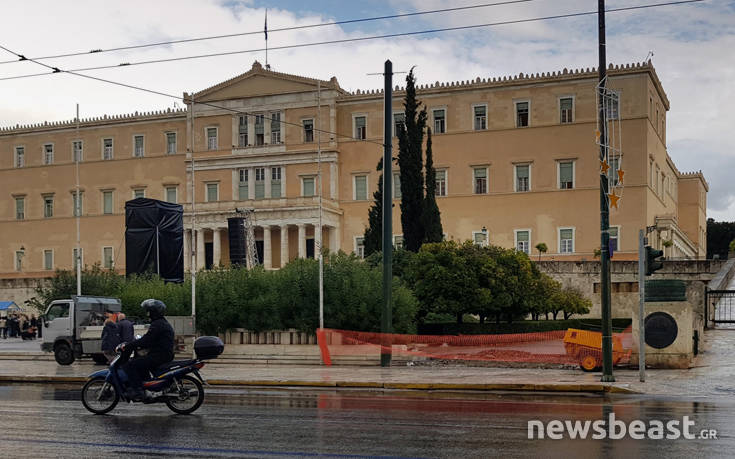 Επιτέλους, τοποθετείται ράμπα για ΑμεΑ στο μνημείο του Άγνωστου Στρατιώτη