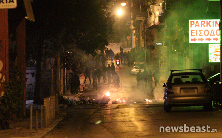 Γρηγορόπουλος: Ένταση στα Εξάρχεια με μολότοφ, χημικά και προσαγωγές