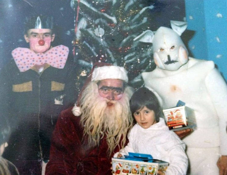 Τα οικογενειακά άλμπουμ κρύβουν μικρούς χριστουγεννιάτικους… θησαυρούς