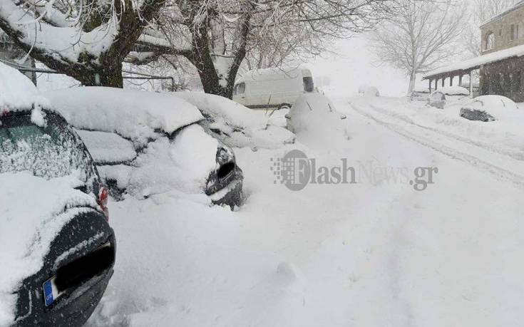 Κακοκαιρία Ζηνοβία: Αυτοκίνητα θαμμένα στο χιόνι στην Κρήτη