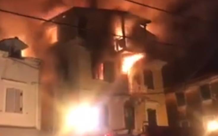 Φωτιά στην Κέρκυρα: Κάηκε ολοσχερώς το τριώροφο αρχοντικό στο Μαντούκι