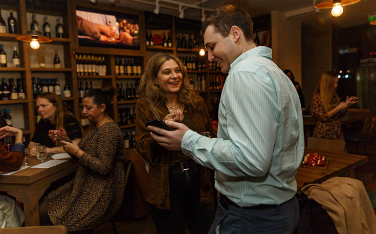 Το Roots Rakomelo Pop-Up Bar άνοιξε τις πόρτες του – Newsbeast