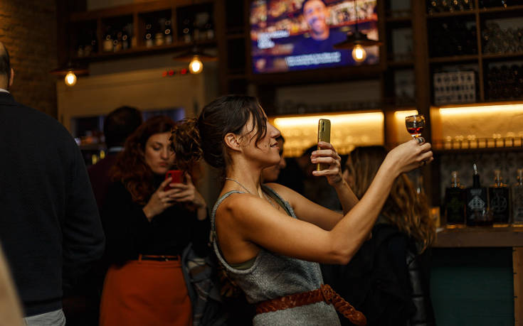 Το Roots Rakomelo Pop-Up Bar άνοιξε τις πόρτες του – Newsbeast