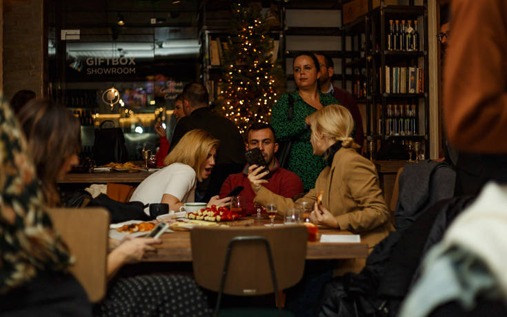 Το Roots Rakomelo Pop-Up Bar άνοιξε τις πόρτες του – Newsbeast