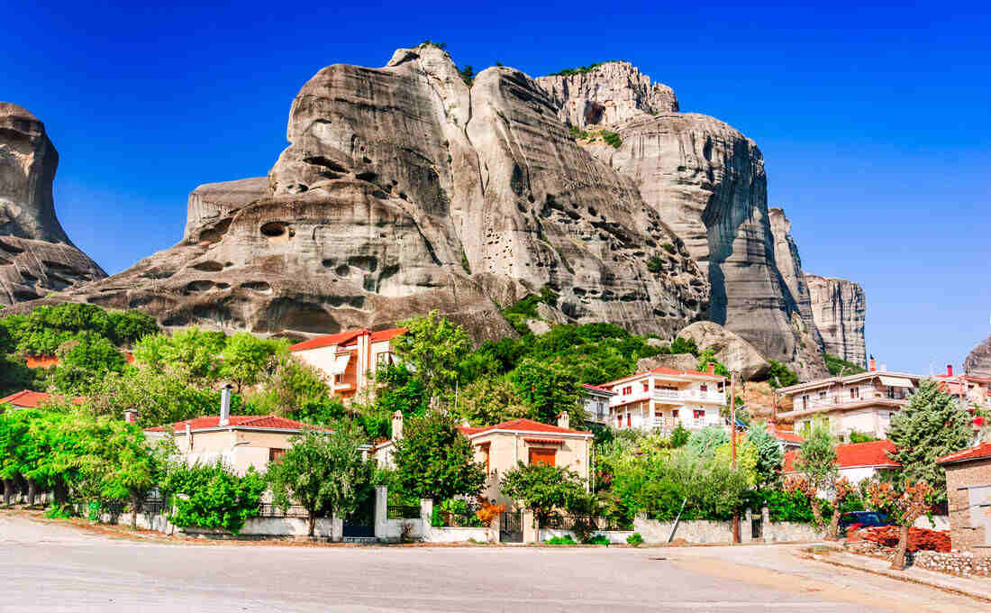 Το ελληνικό χωριό με το ωραιότερο φόντο