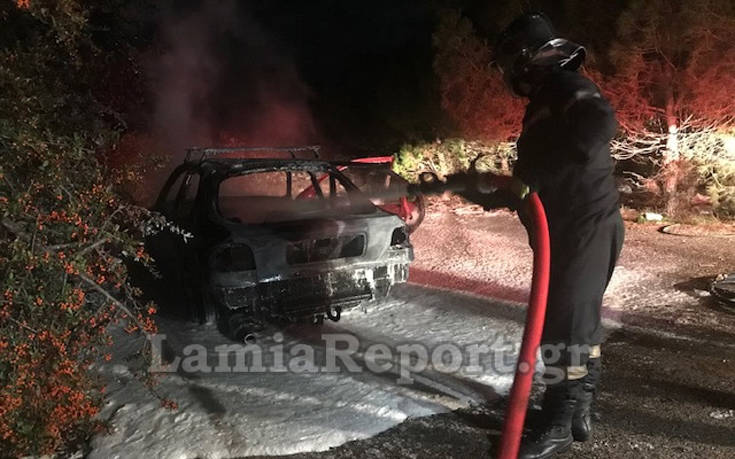 Λαμία: Ξέχασε τα κλειδιά του αυτοκινήτου στη μηχανή και το βρήκε καμένο