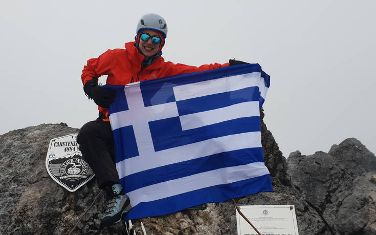 Χριστίνα Φλαμπούρη: Η 31χρονη που ύψωσε την ελληνική σημαία στην ψηλότερη κορυφή της Ανταρκτικής 