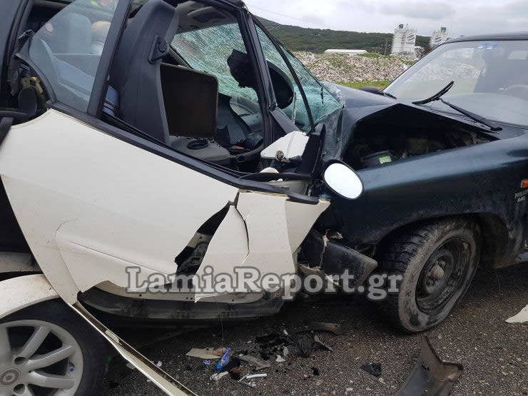 Λαμία: Δύο τραυματίες από μετωπική σύγκρουση αυτοκινήτων