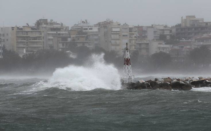 Έκτακτο δελτίο καιρού: Θυελλώδεις άνεμοι και πτώση θερμοκρασίας τις επόμενες ώρες σε Αιγαίο και ανατολική χώρα
