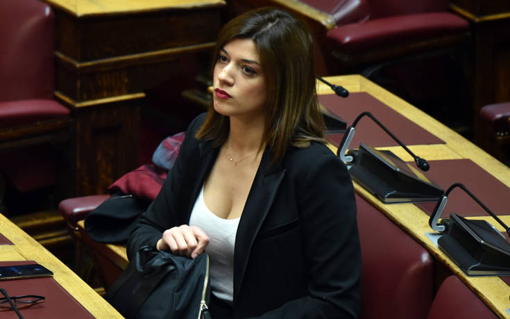 Οι ωραίες στα έδρανα της Βουλής στην ψηφοφορία για την Αικατερίνη Σακελλαροπούλου