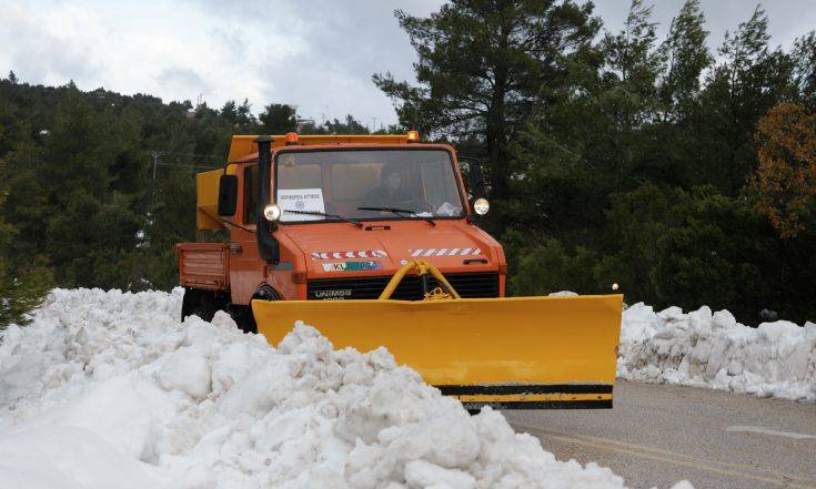 Κακοκαιρία Ελπίδα: Σε πλήρη ετοιμότητα οι δήμοι της Αττικής ενόψει του χιονιά