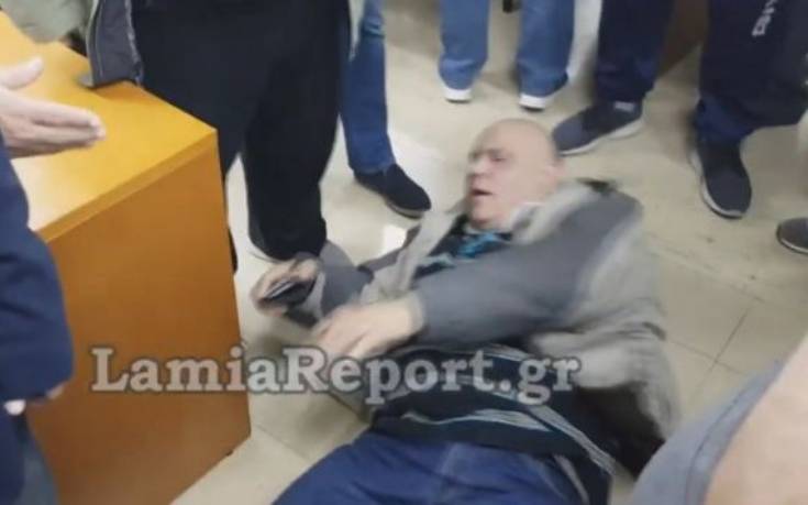Χαμός στη συνεδρίαση της ΕΠΣ Φθιώτιδας: Σωριάστηκε από κλοτσιά αφού πρώτα το… σκέφτηκε